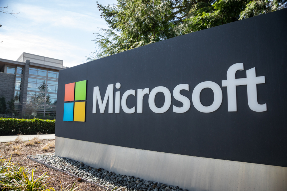 По 12 часов 6 дней в неделю: Microsoft обвиняют в нарушении трудового кодекса.Вокруг Света. Украина