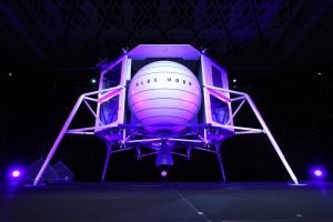 Джефф Безос представил прототип транспортного модуля для высадки людей на Луну