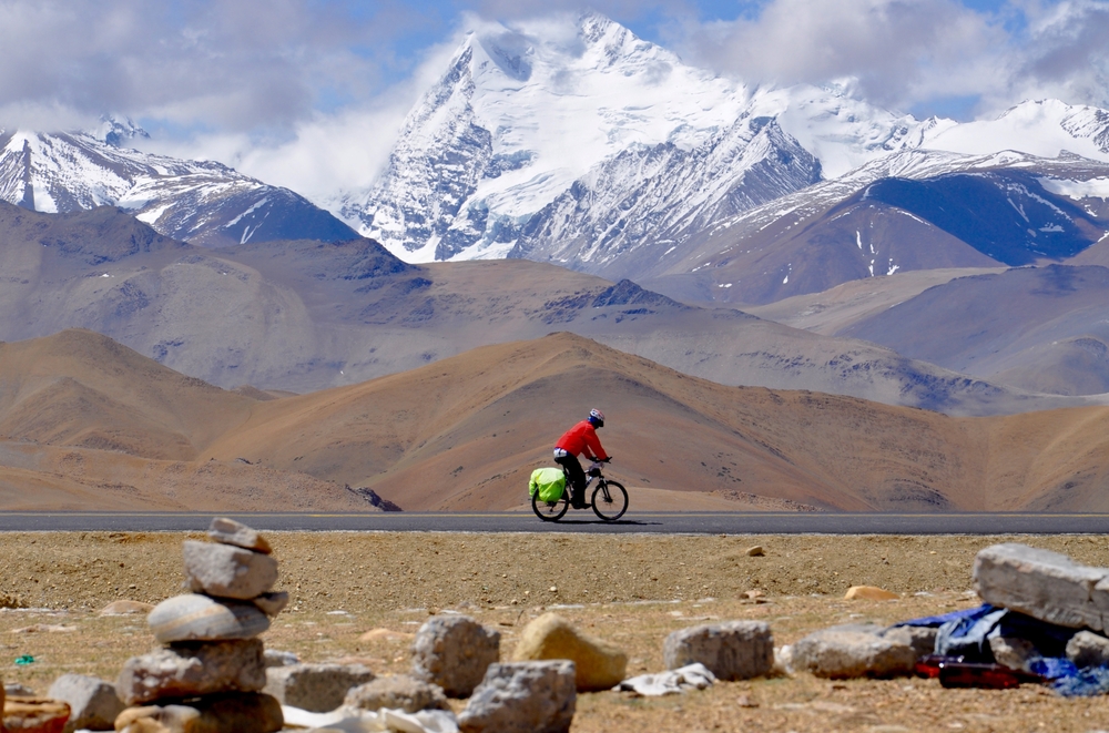 Велосипедист потерялся в Тибете и неделю ел траву