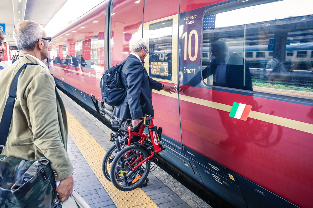 Укрзализныця разрешила провозить велосипеды в скоростных поездах