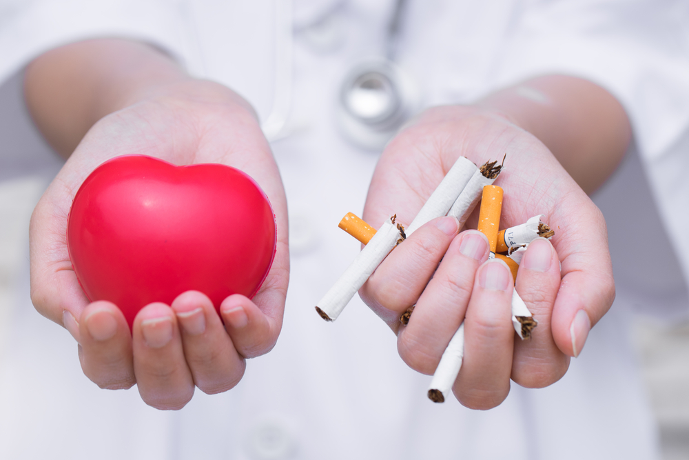 Смерть от инфаркта больше всего грозит молодым курильщицам.Вокруг Света. Украина