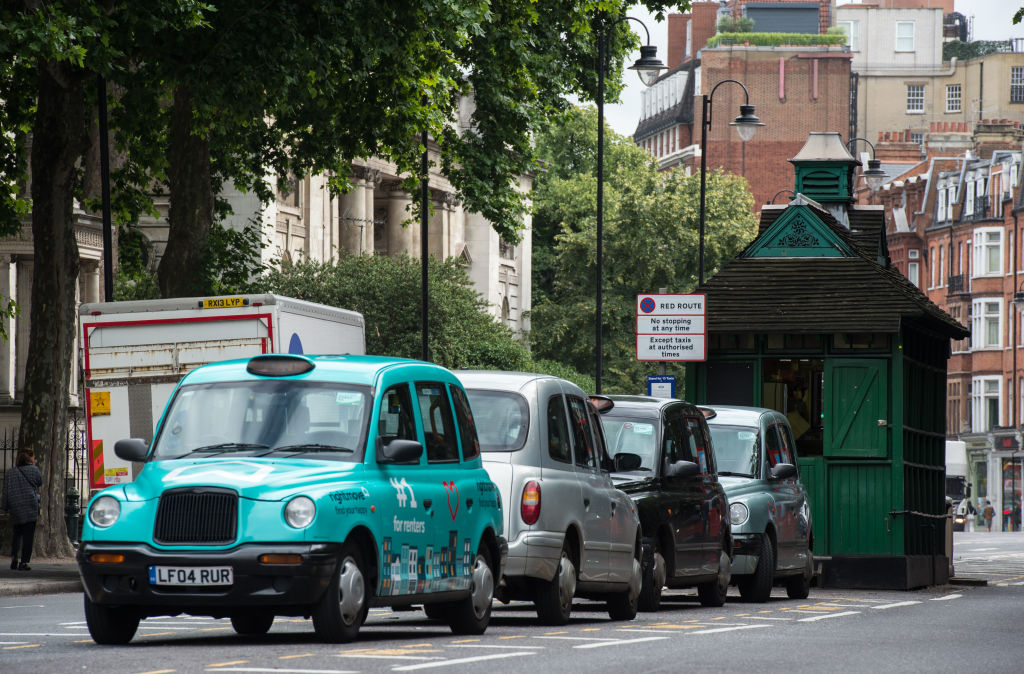 Легендарные такси Лондона будут очищать воздух