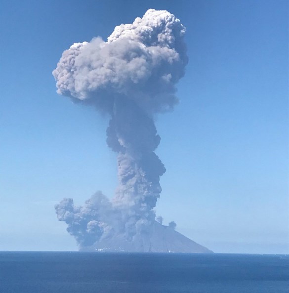 Из-за извержения вулкана в Италии погиб турист
