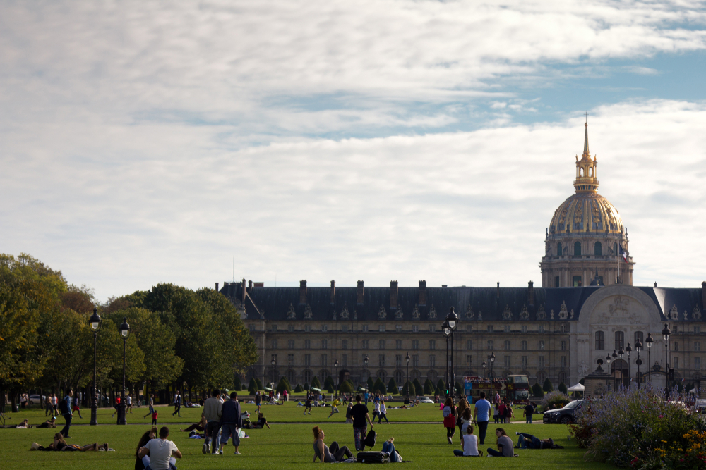 Во Франции из Елисейского дворца исчезли раритеты