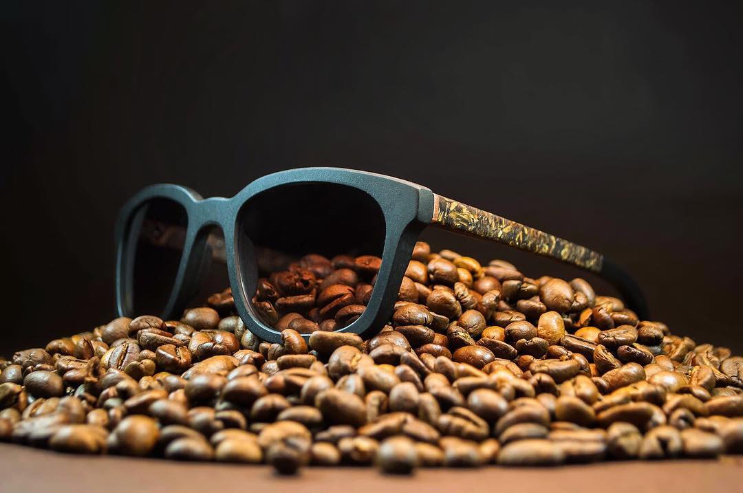 Украинец изобрел очки из кофейной гущи.Вокруг Света. Украина