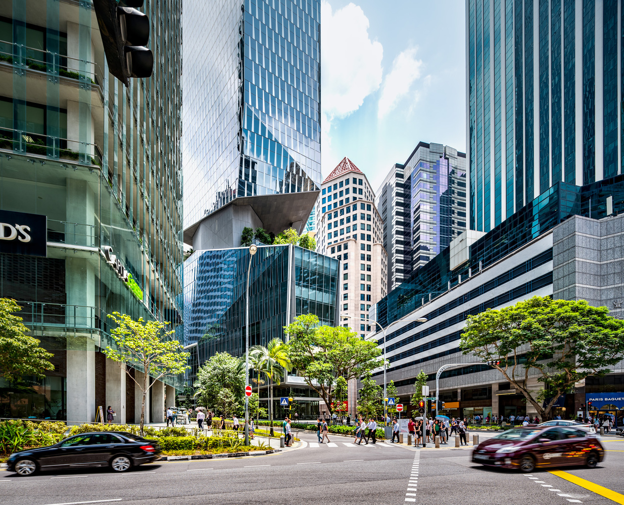 Новый сингапурский небоскреб воспарил над землей