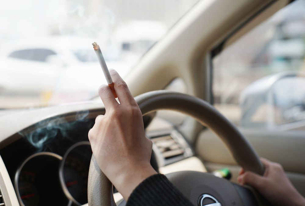 Греция ввела жесткие штрафы за курение для водителей.Вокруг Света. Украина