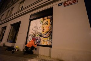 Исторический центр Праги разрисовали граффити