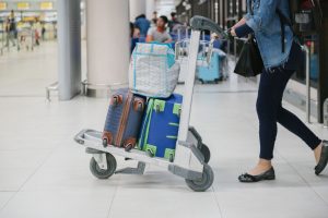 На Филиппинах американка пыталась пронести в самолет ребенка в багаже
