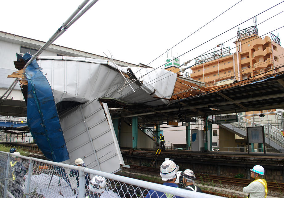 На Токио обрушился сверхмощный тайфун «Факсай».Вокруг Света. Украина