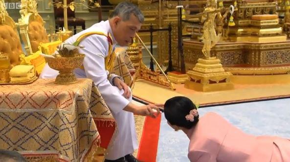 Король Таиланда лишил титула вторую жену за вероломство.Вокруг Света. Украина
