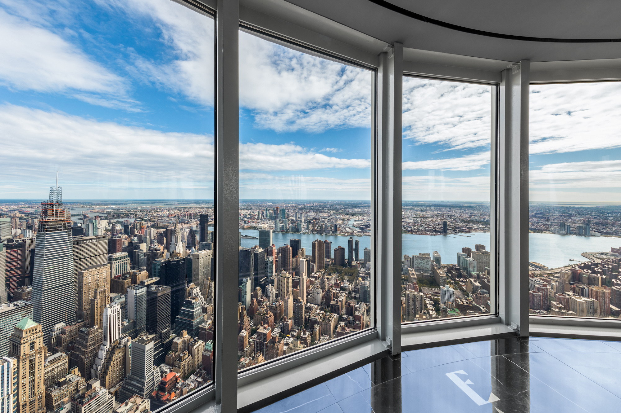 Панорамный. Эмпайр-Стейт-Билдинг Нью-Йорк внутри. Нью-Йорк Манхеттен вид с окна. Вид из окна небоскреба в Нью-Йорке. Нью Йорк из небоскреба.