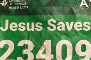 В США Иисус спас марафонца с бейджем 