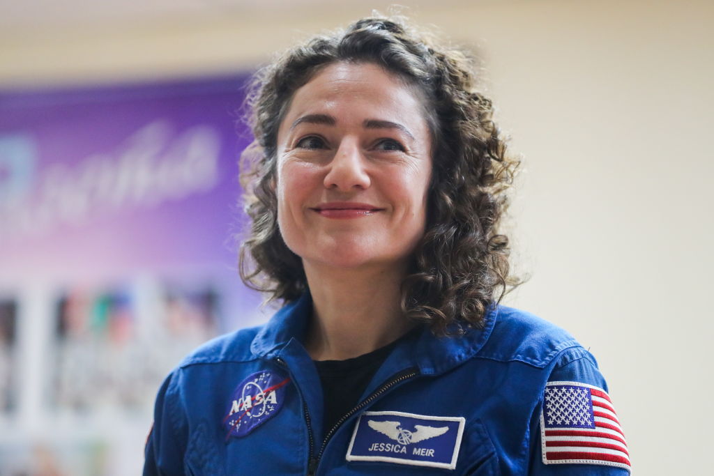 Женский экипаж NASA впервые вышел в открытый космос.Вокруг Света. Украина