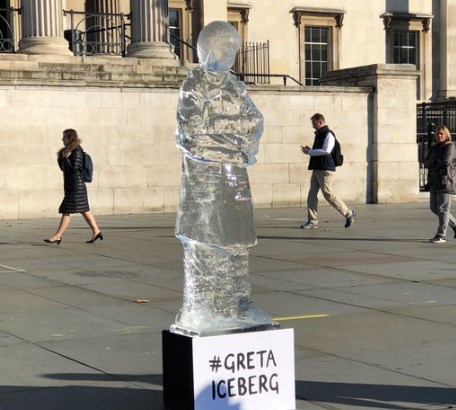 В Лондоне появилась ледяная скульптура Греты