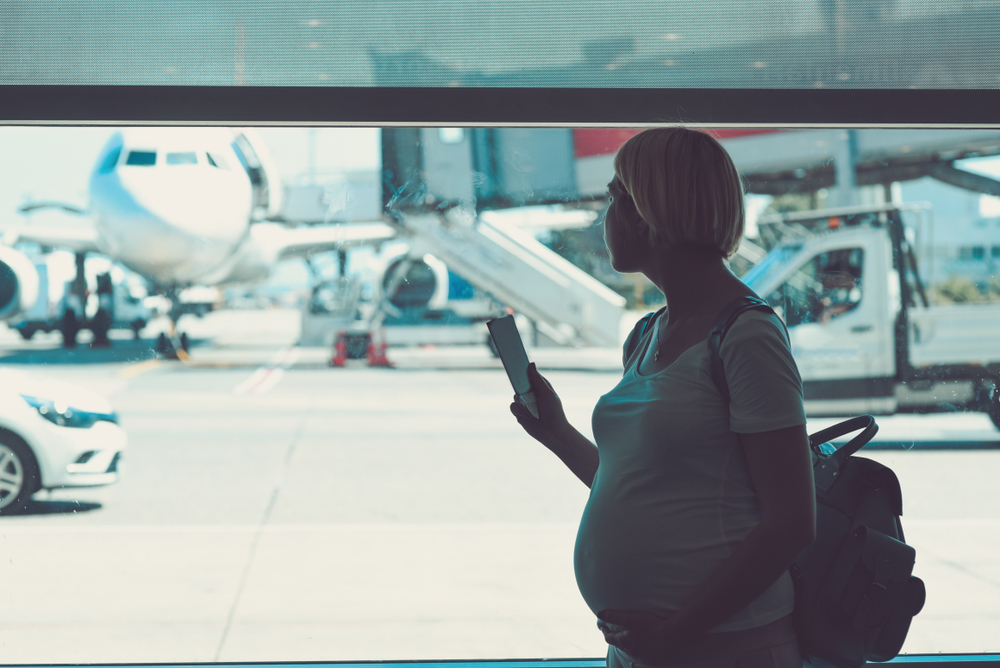 Безопасно ли летать во время беременности?