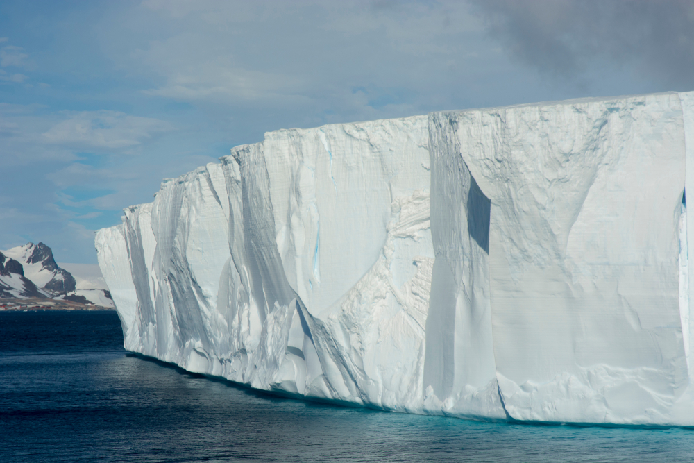 В Антарктиде откололся самый большой айсберг за полвека.Вокруг Света. Украина