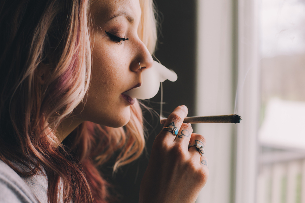 Женщинам тяжелее бросить курить, чем мужчинам