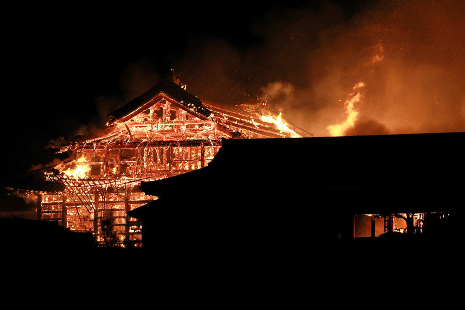 В Японии сгорел замок Сюри — памятник мировой архитектуры
