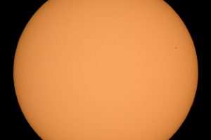 НАСА показало, как выглядел транзит Меркурия по диску Солнца