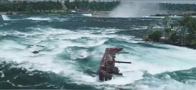 Затонувшая 100 лет назад баржа сползает в Ниагарский водопад.Вокруг Света. Украина