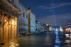 Наводнение в Венеции: город парализован, есть жертвы