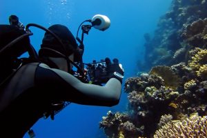 Океанограф из США делает подводные снимки без воды