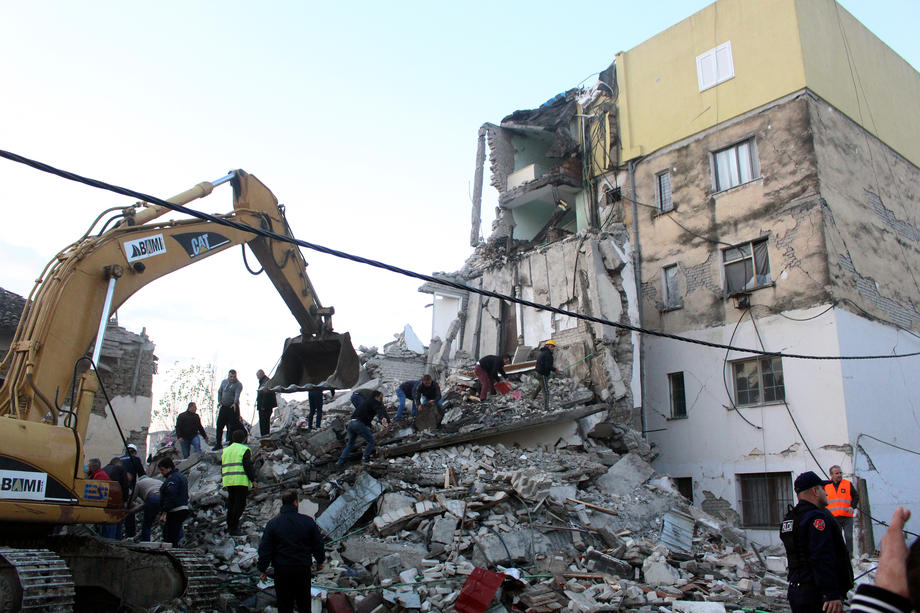 В Албании произошло мощное землетрясение: есть жертвы и разрушения