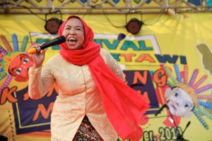 В Джакарте прошел конкурс крикливых домохозяек