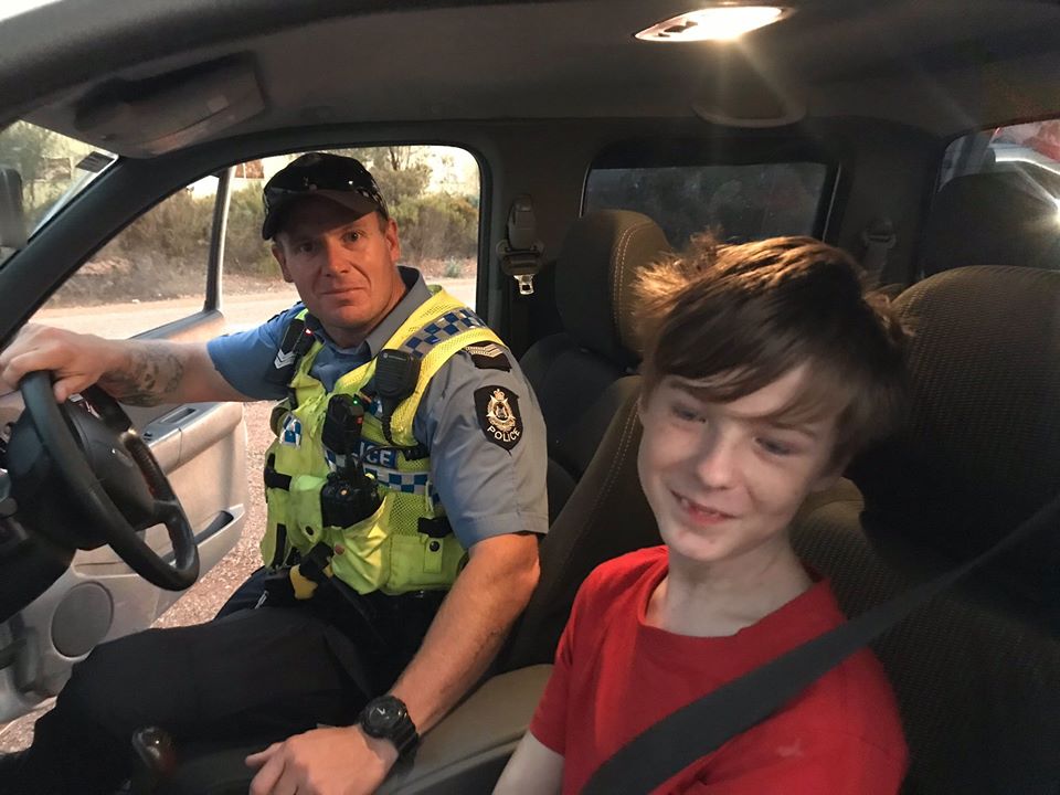 В Австралии 12-летний мальчик сел за руль пикапа и спасся от пожара.Вокруг Света. Украина