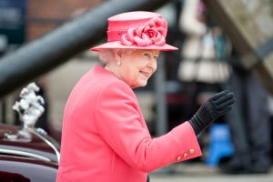 Королева Великобритании Елизавета II ищет SMM-щика