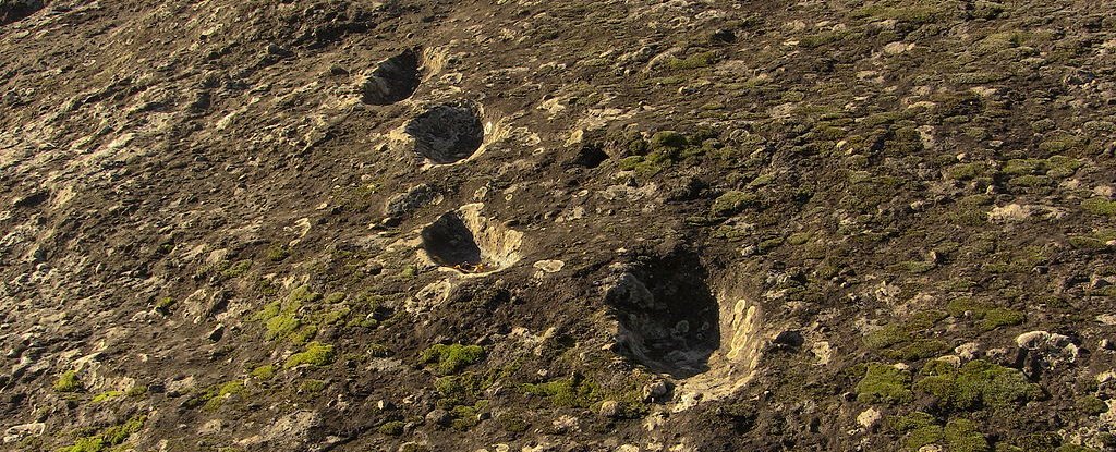 Загадочные следы у вулкана на юге Италии могли принадлежать неандертальцам.Вокруг Света. Украина