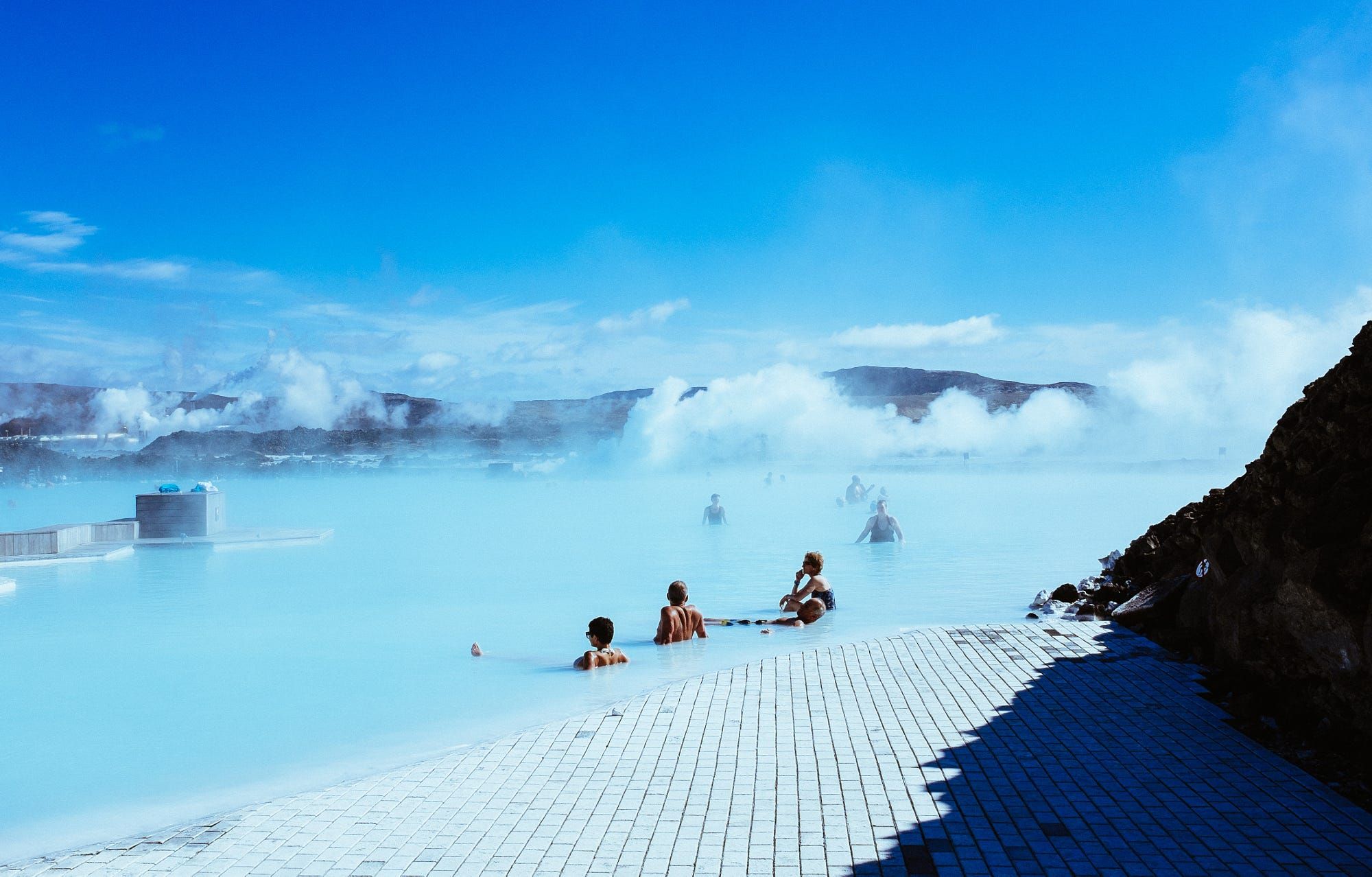 Голубая лагуна. Голубая Лагуна (Гриндавик, Исландия). Исландия термальные источники голубая Лагуна. Голубая Лагуна - геотермальный бассейн в Исландии. Исландия достопримечательности голубая Лагуна.