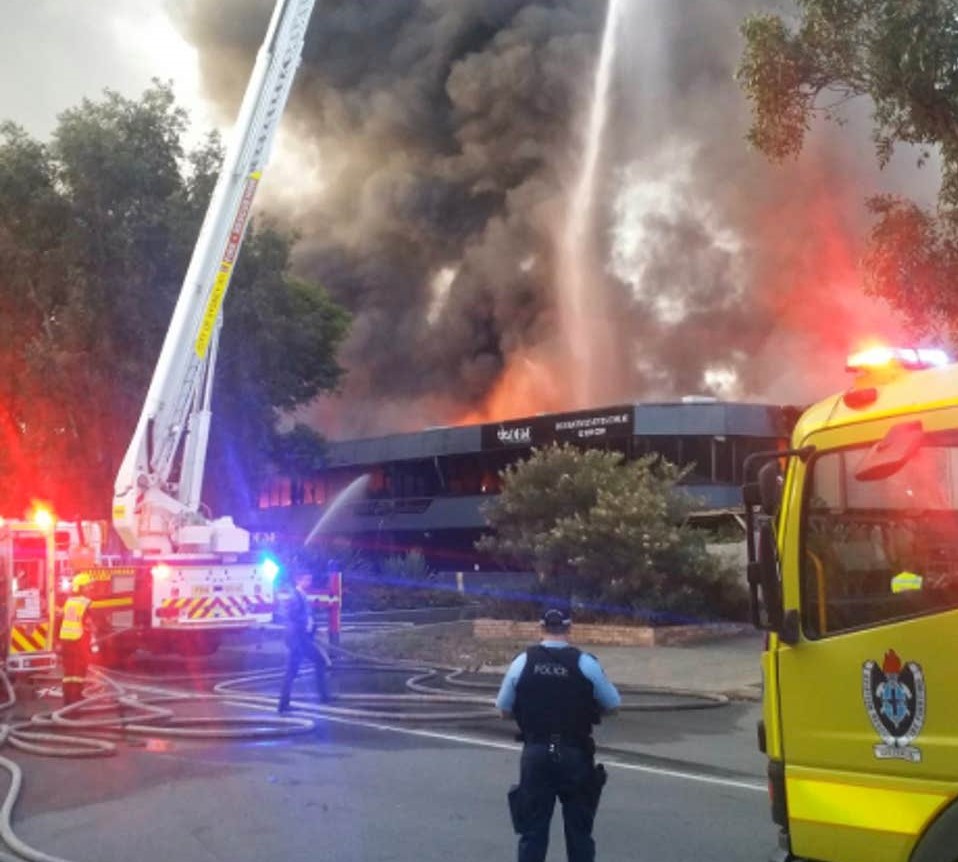 Возле аэропорта Сиднея вспыхнул пожар