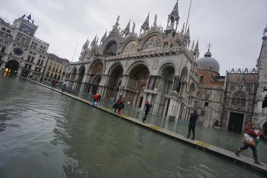 Собор Святого Марка в Венеции обнесут двухметровой стеной