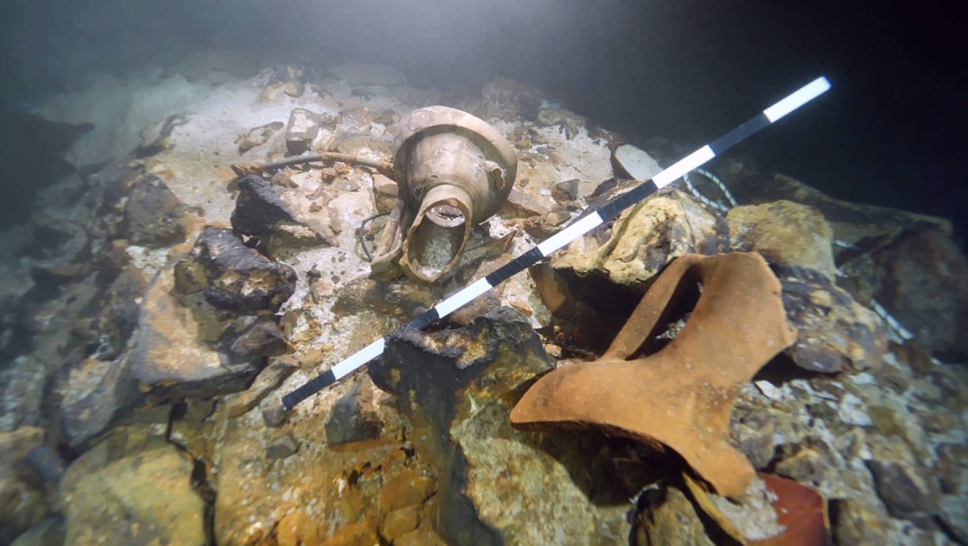В подводной пещере у побережья Майорки нашли 200 древнеримских амфор.Вокруг Света. Украина