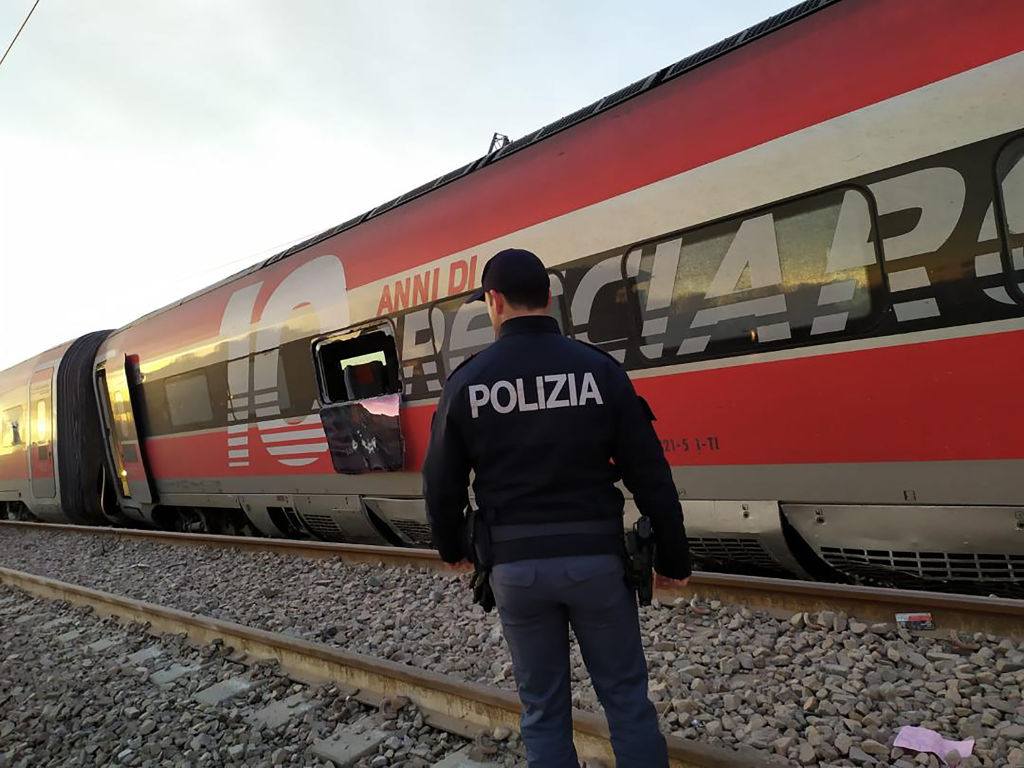 В Италии сошел с рельсов скоростной поезд, есть жертвы.Вокруг Света. Украина