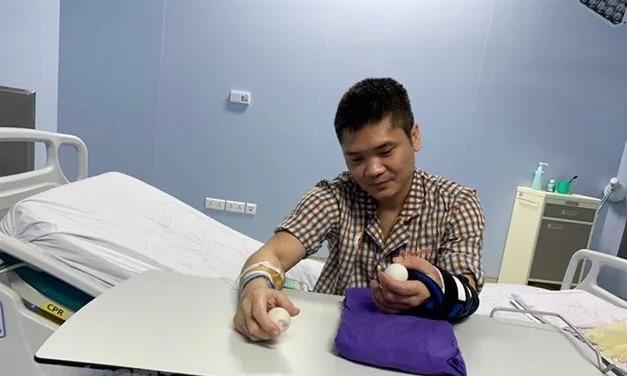 Во Вьетнаме впервые в мире пересадили руку от живого донора.Вокруг Света. Украина