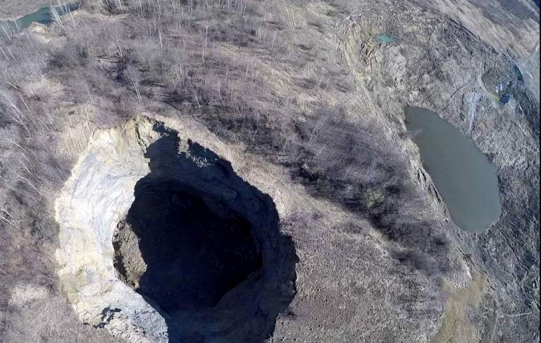 Во Львовской области появилась воронка глубиной 100 метров.Вокруг Света. Украина