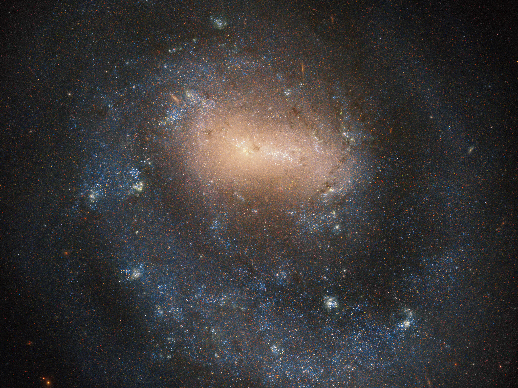 Телескоп Хаббл запечатлел «однорукую» галактику