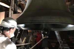 Большой колокол Нотр-Дама зазвонил через год после пожара