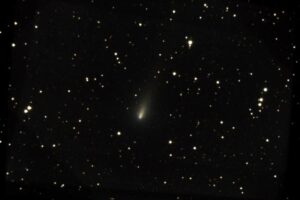 Хаббл запечатлел, как распадается ярчайшая за четверть века комета