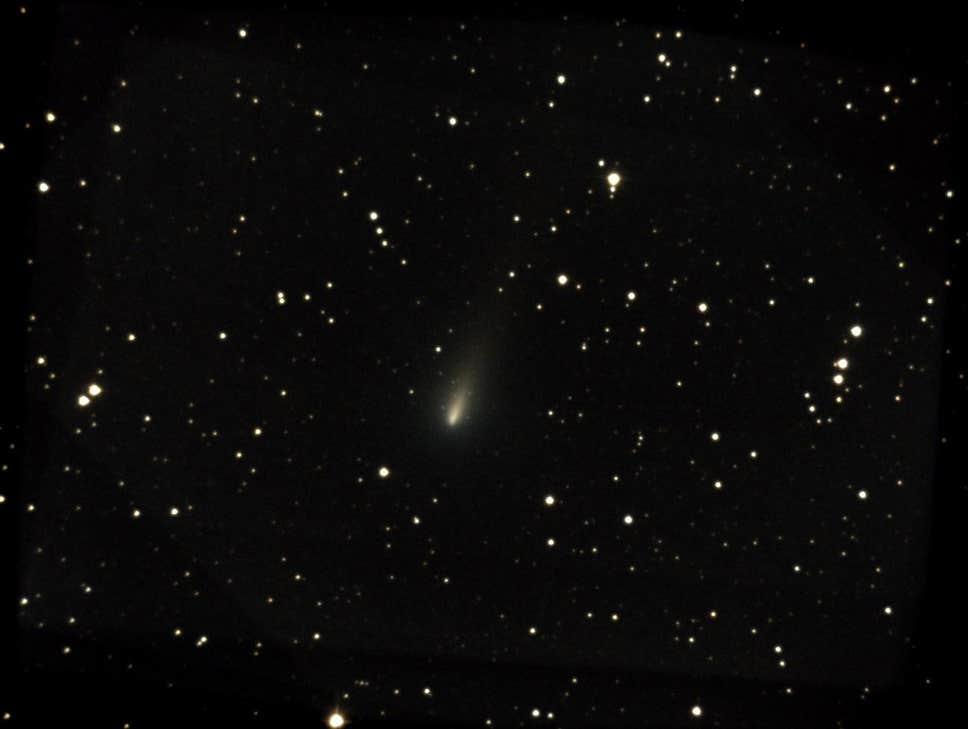 Хаббл запечатлел, как распадается ярчайшая за четверть века комета