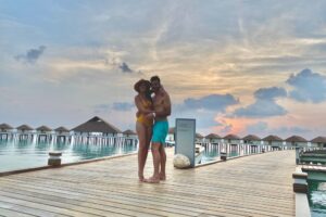 Застряли в раю: единственная пара на курорте не может покинуть Мальдивы