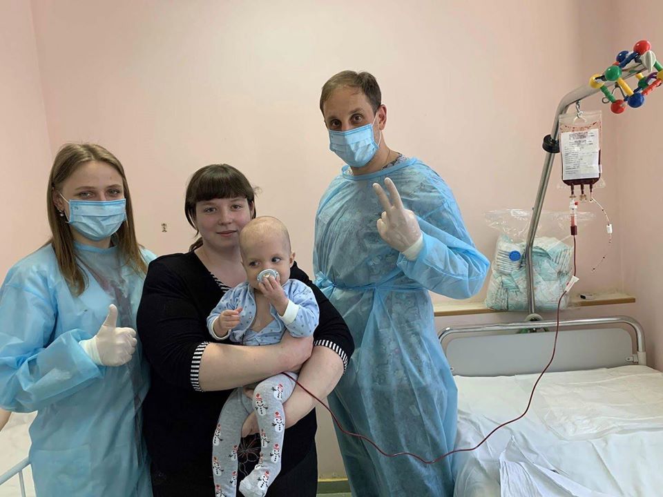 В Украине впервые провели трансплантацию костного мозга от неродственного донора.Вокруг Света. Украина