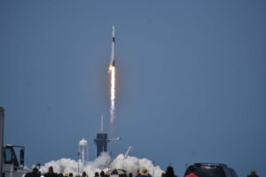 Свершилось! SpaceX впервые отправила астронавтов в космос