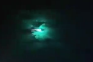 Над Австралией пронесся зеленый огненный шар (видео)