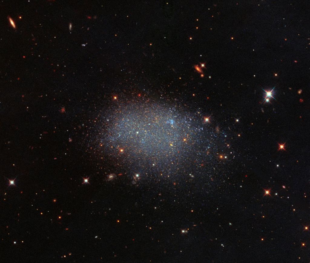 Одна на 150 млн световых лет: Хаббл запечатлел очень одинокую галактику.Вокруг Света. Украина
