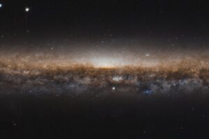 Хаббл запечатлел галактику «Острие ножа» на детальном снимке