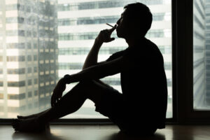 Kурение усиливает чувство одиночества